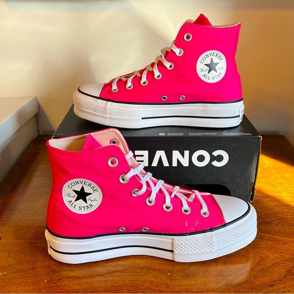 CONVERSE Women’s Chuck Taylor All Star Astral Pink Platform Sneakers